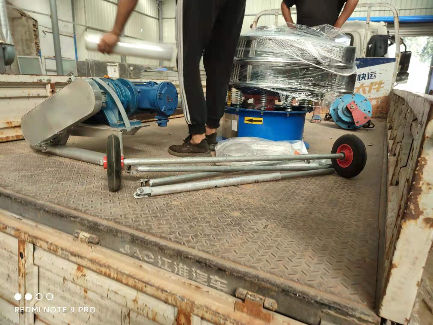 新鄉(xiāng)智拓機(jī)械旋振篩螺旋輸送發(fā)貨